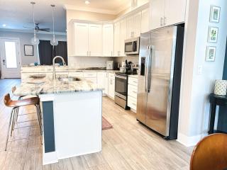Blue Hideaway King Master Chefs Kitchen Near DT Beaches - Sint-Petersburg - 7