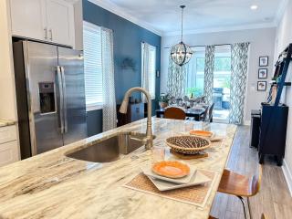 Blue Hideaway King Master Chefs Kitchen Near DT Beaches - Sint-Petersburg - 5