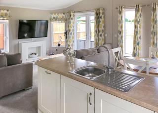 Larkrise Farm Lodges - Babcary - 8