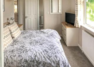 Larkrise Farm Lodges - Babcary - 4