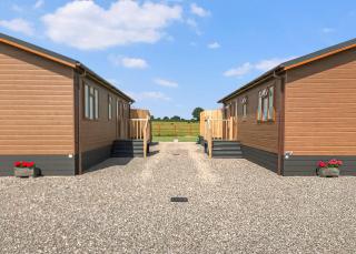 Larkrise Farm Lodges - Babcary - 3