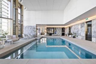 High-End with huge outdoor deck, Heated Pool, Gym, - Melbourne - 4