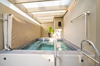 Luxury City Retreat with Spa and Views in Parnell - Auckland - 2