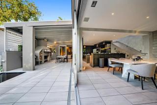 Luxury City Retreat with Spa and Views in Parnell - Auckland - 5