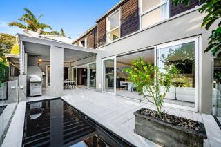 Luxury City Retreat with Spa and Views in Parnell - Auckland - 3