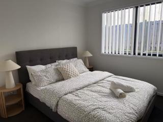 Whispering Pines - Stylish 3BR Duplex close to M1 - Pimpama - 3