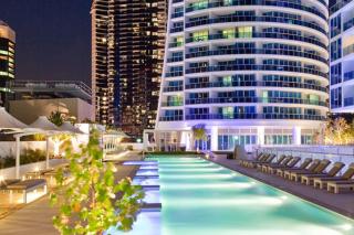 Whispering Pines - Stylish 3BR Duplex close to M1 - 3