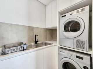 Elegant 2BR Pool Panorama Views Sea Point - 8