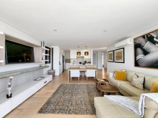 Elegant 2BR Pool Panorama Views Sea Point - 5