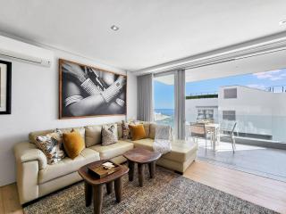 Elegant 2BR Pool Panorama Views Sea Point - 3