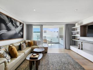 Elegant 2BR Pool Panorama Views Sea Point - 2