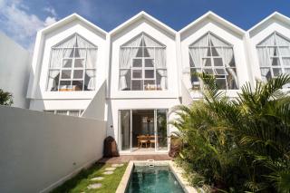 NEW Tranquil 2BR Pool Villa in Canggu - Tumbak Bayuh - 0