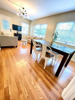 WOW!! LakeFront Oasis 3 Bedroom 2 Bath Pool Side Retreat - 3