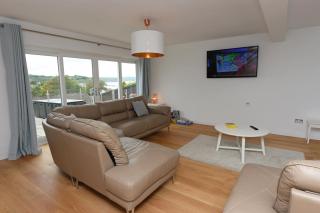 Am Byth - Spectacular Sea Views and Hot Tub - Saundersfoot - 2