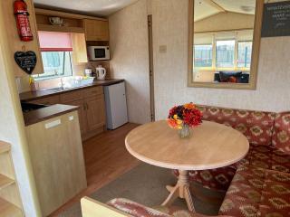 Rohannah static Caravan Fantastic Family and Friends Holiday - East Mersea - 6