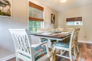 Walk to Town and River Charming Home in North East! - North East - 9