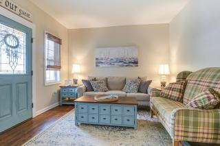 Walk to Town and River Charming Home in North East! - 7