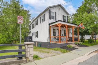 Walk to Town and River Charming Home in North East! - North East - 8