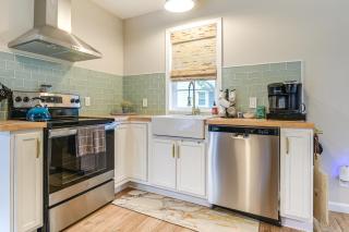 Walk to Town and River Charming Home in North East! - North East - 3