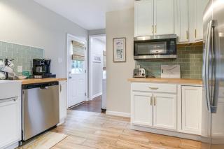 Walk to Town and River Charming Home in North East! - 2