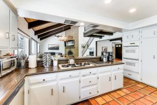 Private Hot Tub at Dog-Friendly Lake Arrowhead Gem - Lake Arrowhead - 4