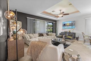 Privacy, Luxury and Relaxation, Heated Pool & Spa - Villa Courtyard - Roelens - Cape Coral - 3