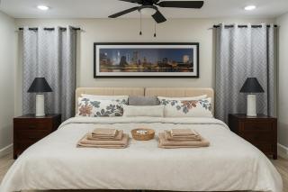 Group-Friendly Luxury 3BR 2 Baths Sleeps 8 - Irvington - 6
