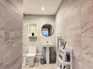 Balcony Free Parking Huge TV City Centre Apt - Liverpool - 9