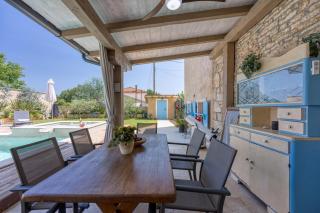 Foska Country Home with Pool - Happy Rentals - 7