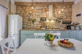 Foska Country Home with Pool - Happy Rentals - 3