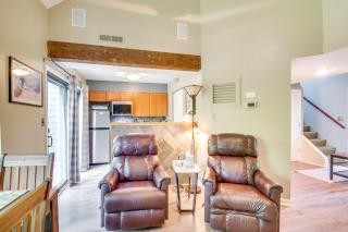 Second-Floor Condo with Community Pool Access! - Lyndhurst - 5