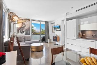 Large Beach Suite Rooftop Pool by Convention Center - 5