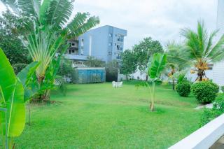J Bona, Tropical Elegance - Douala - 8