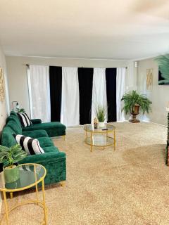 Emerald City Oasis - Midland - 8