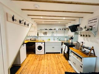 Muddy Boots-Arcade Royale - Kirkby Stephen - 1