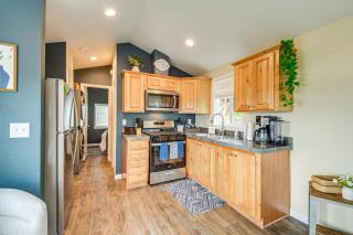 11 Mi to Port Townsend Ferry Cottage with View! - Port Hadlock - 4