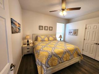 652- Spacious 5-Bedroom Villa with Pool, Spa & Scenic Lake Views - 8