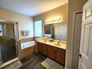 652- Spacious 5-Bedroom Villa with Pool, Spa & Scenic Lake Views - 6