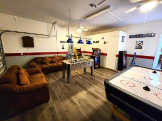 652- Spacious 5-Bedroom Villa with Pool, Spa & Scenic Lake Views - 5