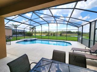 652- Spacious 5-Bedroom Villa with Pool, Spa & Scenic Lake Views - 0