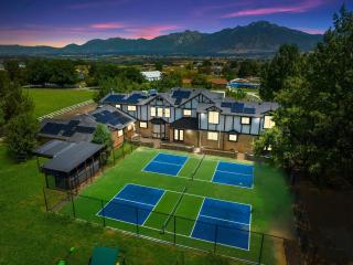 Luxurious Mansion w Orchard|Double Pickleball |Spa - Riverton - 8