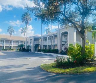 Beautiful condo within 8 min drive to the beach - 8