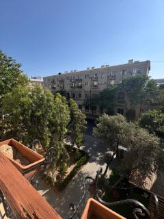 Cozy Central Apartment near Boulevard & Hilton - Baku - 2