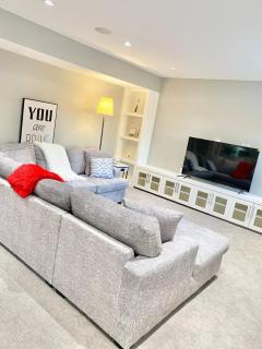 Luxury Chestermere Retreat - Calgary - 0