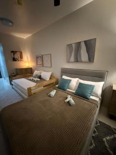 Walk to SM Baguio and Session Studio Condo with Netflix - 5