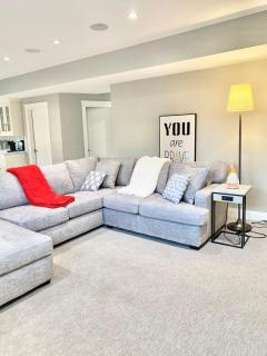 Luxury Chestermere Retreat - Calgary - 7