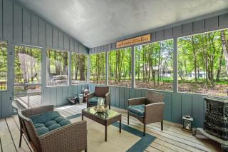 Shady Pines by AvantStay Enclosed Porch Game Rooms LakeBeach Access - Albrightsville - 9