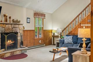Shady Pines by AvantStay Enclosed Porch Game Rooms LakeBeach Access - 7