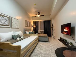 Walk to SM Baguio and Session Studio Condo with Netflix - 6