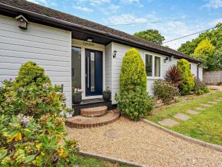 3 Bed in Yarmouth 94802 - Shalfleet - 0